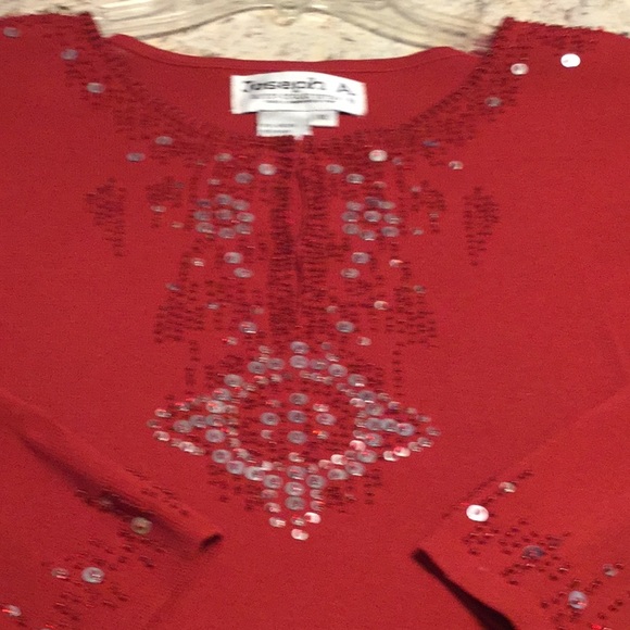 LIKE NEW. RED KNIT JEWELED TOP. DARK RED SIZE XL. - Picture 4 of 5